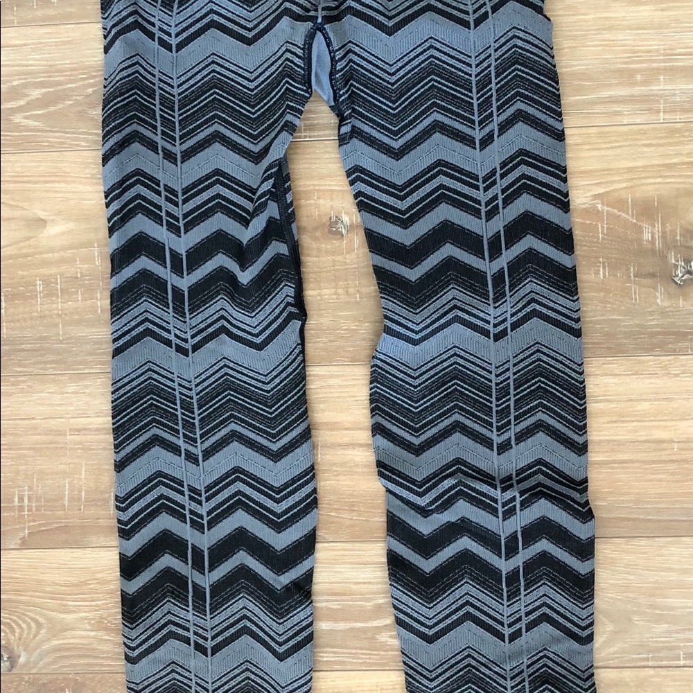 Lululemon Ebb to Street Chevron Leggings - Picture 4 of 5